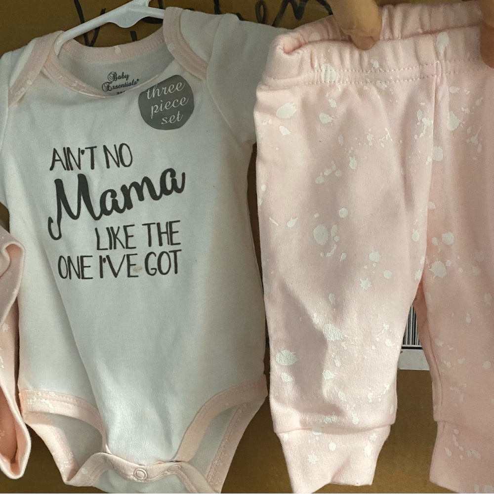 NWT Baby 3 Mos 3 pc set ain’t no mama like the one I’ve got. Pink and white